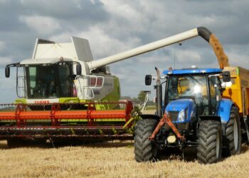 Revolução no campo: Descubra como a tecnologia está transformando o setor de máquinas agrícolas em 8 tópicos!