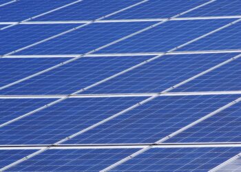 Revolução sustentável: Como as máquinas agrícolas movidas a energia solar estão transformando a agricultura moderna